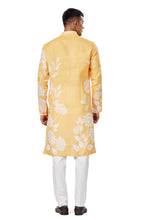 Load image into Gallery viewer, Ajay Arvindbhai Khatri Floral Print Kurta For Men