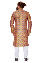 Load image into Gallery viewer, Ajay Arvindbhai Khatri Men&#39;s Poli Dupion  Printed Kurta Yellow Color
