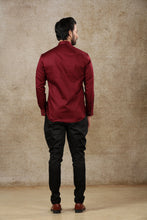 Load image into Gallery viewer, mens maroon color cotton short kurta
