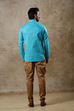 Load image into Gallery viewer, Ajay Arvindbhai Khatri Men&#39;s Firoji Full Sleeve Printed Cotton Short Kurta With Pocket
