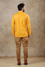 Load image into Gallery viewer, Ajay Arvindbhai Khatri Men&#39;s Yellow Full Sleeve Printed Cotton Short Kurta With Pocket
