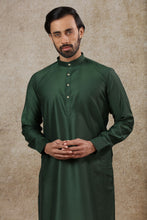 Load image into Gallery viewer, Ajay Arvindbhai Khatri Men&#39;s Green Colour Kurta &amp; White Color Pyjama Set
