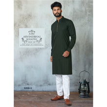Load image into Gallery viewer, Ajay Arvindbhai Khatri Men&#39;s Green Colour Kurta &amp; White Pyjama Set
